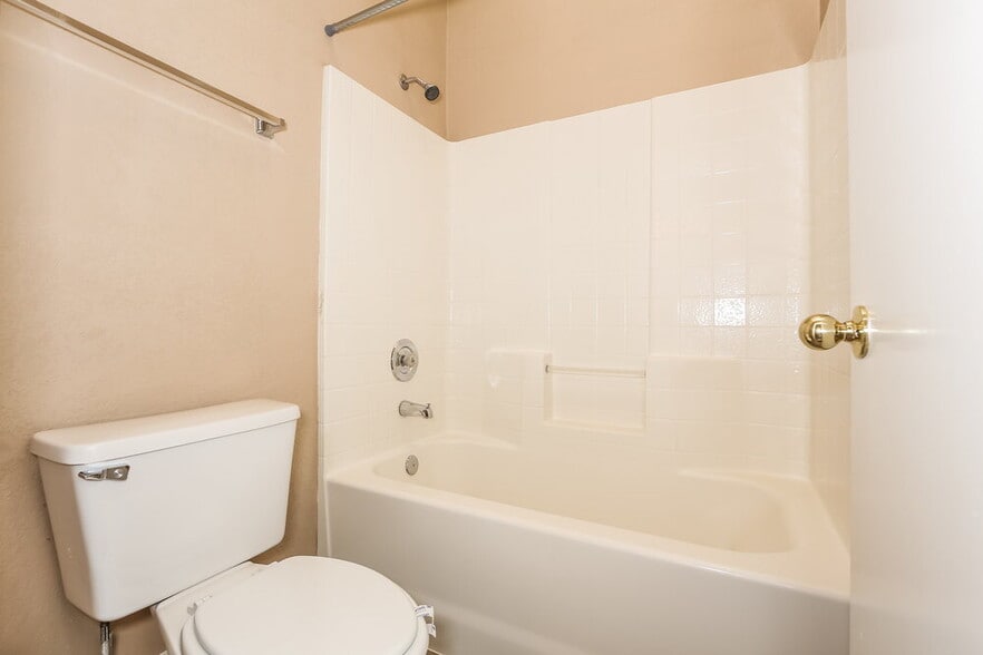 Building Photo - 1736 Shadow Bay Ct