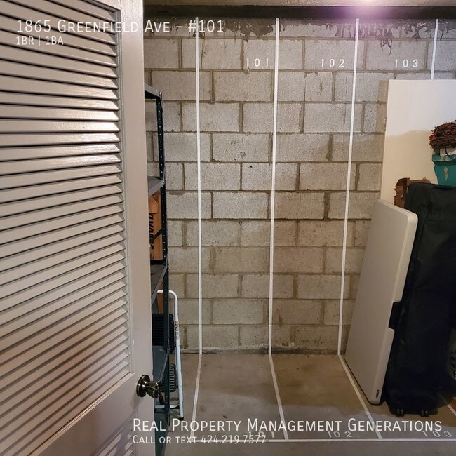 Building Photo - 1865 Greenfield Ave