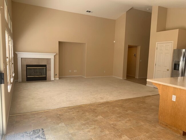 Building Photo - Paradise Valley Home!