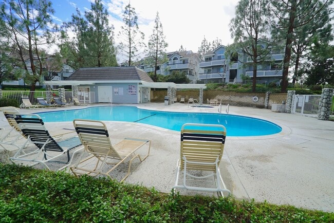 Building Photo - COMING SOON! 3 Bedroom Condo for rent in C...