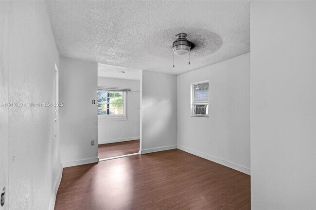 Building Photo - 176 NE 50th St