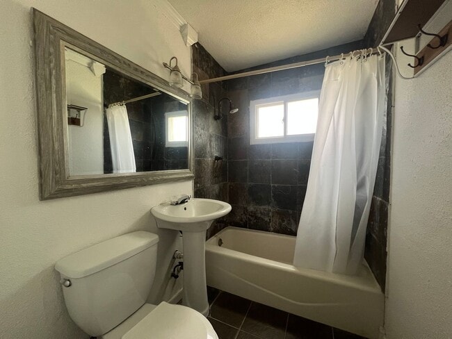 Building Photo - 1736 N Penasco Dr