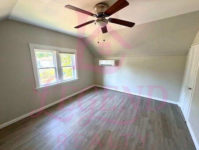 Building Photo - 117 Horn Ave