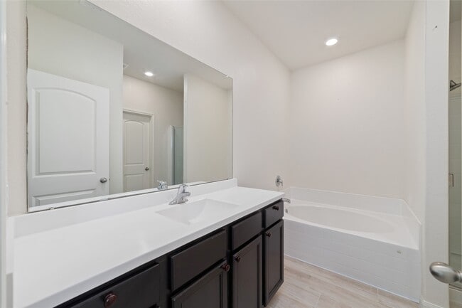 Building Photo - 3000 Iron Woods Dr