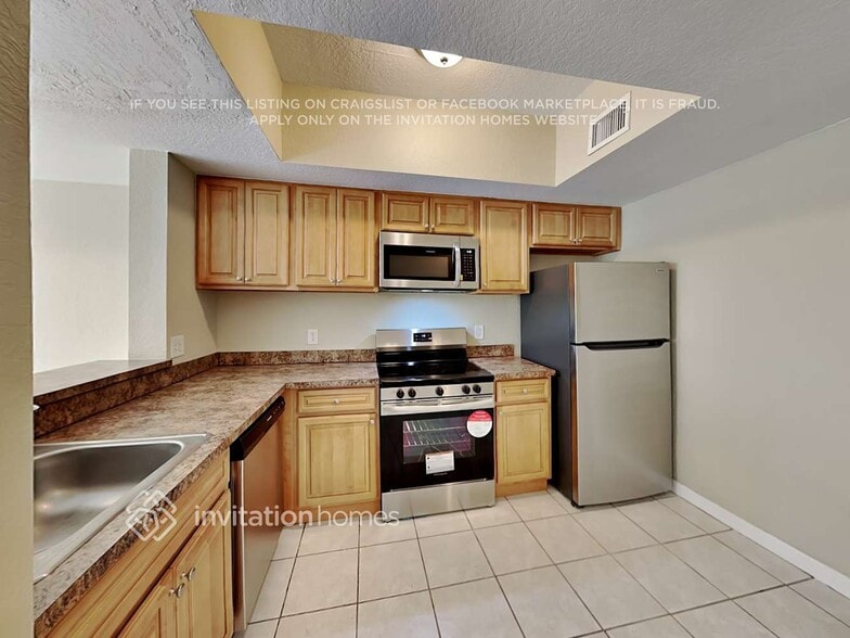 Building Photo - 741 SW 148th Ave