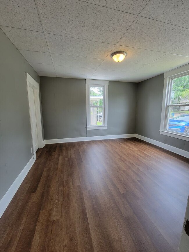 Building Photo - 2209 N Travis Ave