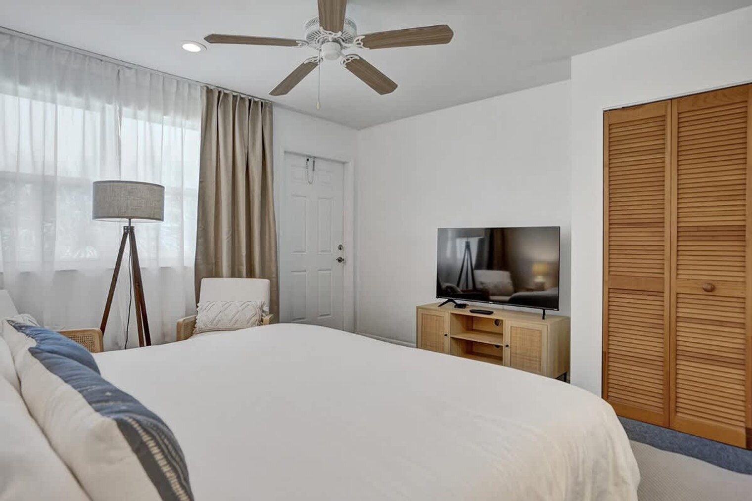 Building Photo - 810 S Surf Rd