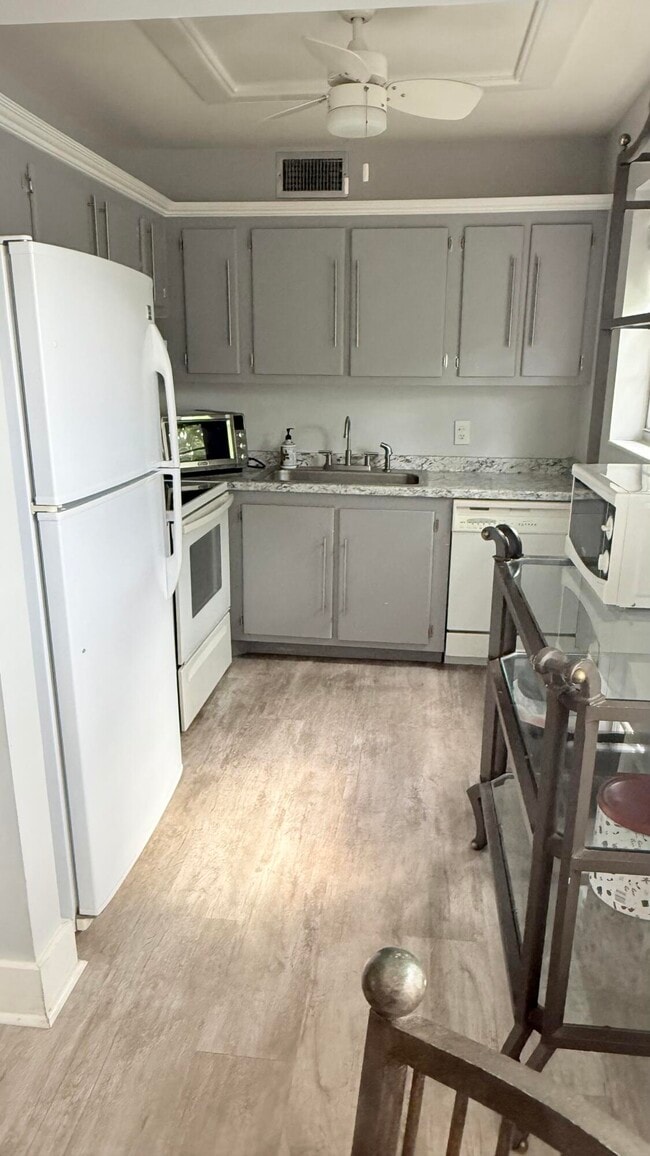 Building Photo - 21 Markham A