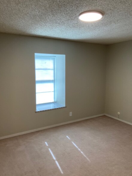 Master Bedroom - 4715 SE Adams Blvd