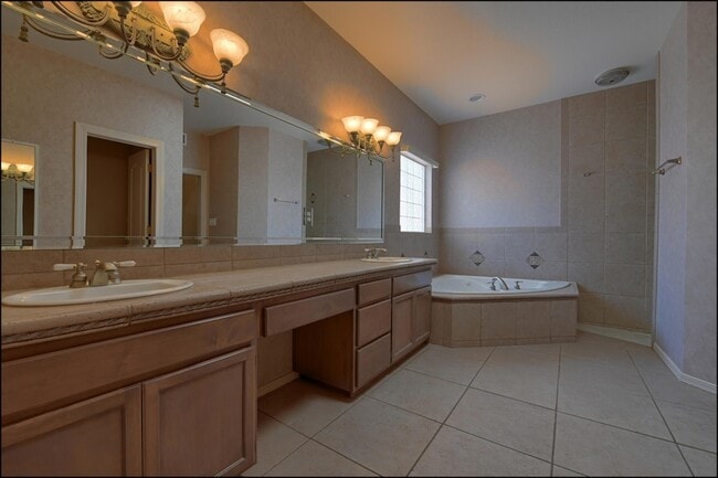 Building Photo - 1435 Cloud Ridge Dr