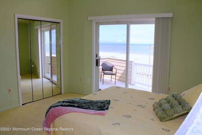 Building Photo - 152 Ocean Blvd N