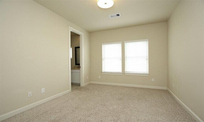 Building Photo - 2027 Fannin Station W