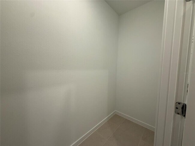 Building Photo - 3915 Big Sky Dr