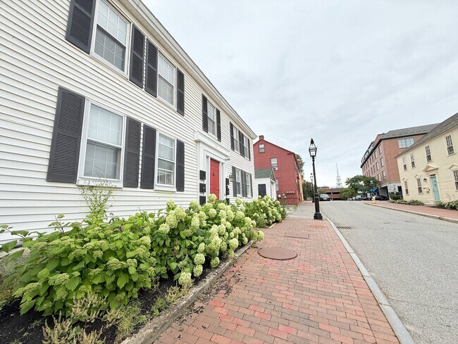Building Photo - 151 High St
