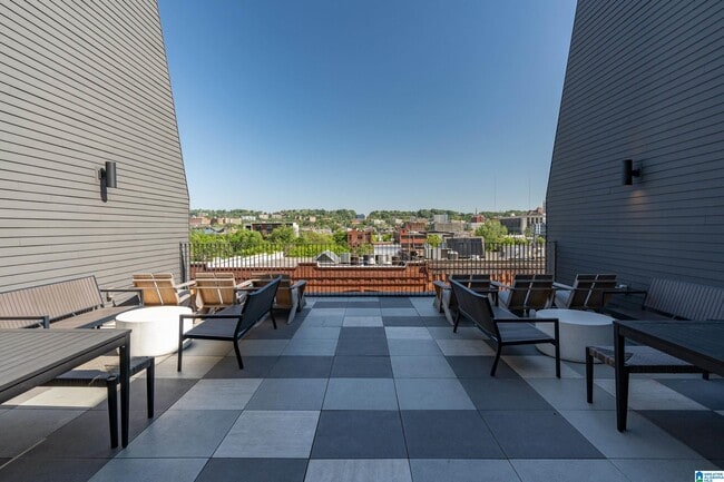 Building Photo - 2212 Morris Ave