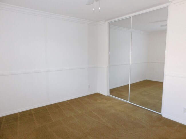 Building Photo - Beautiful 4 bed, 2.5 bath unit in Orange.