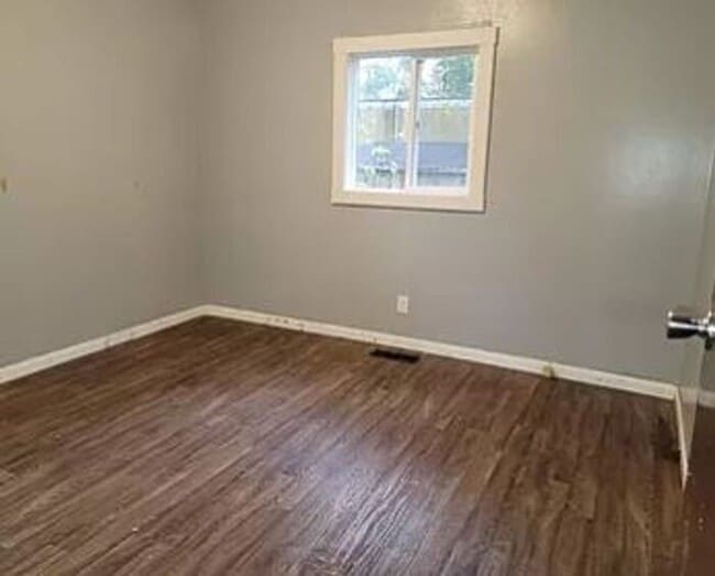 Building Photo - 3 Bedroom 1 Bath Home on the North Side