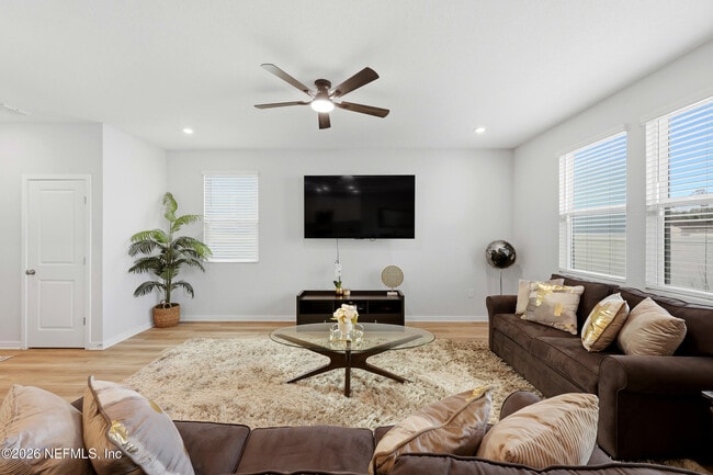 Building Photo - 14742 Cashew Ave