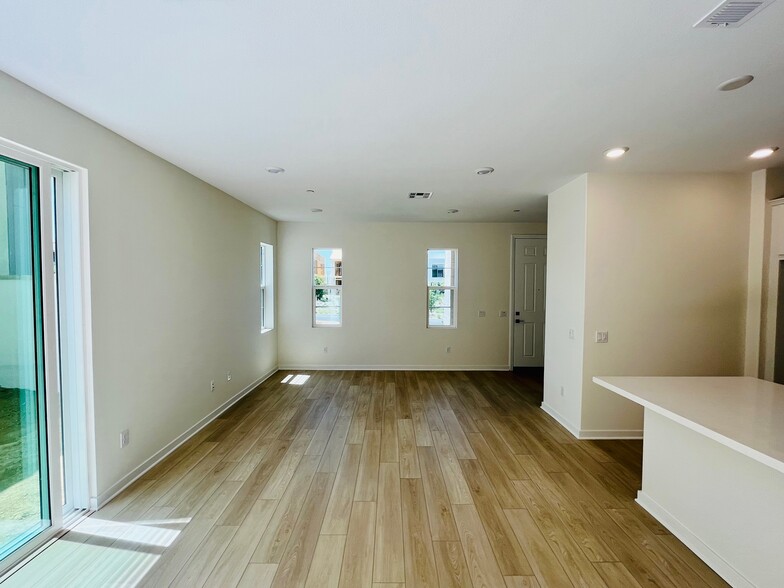 Building Photo - 27057 Trail View Ln