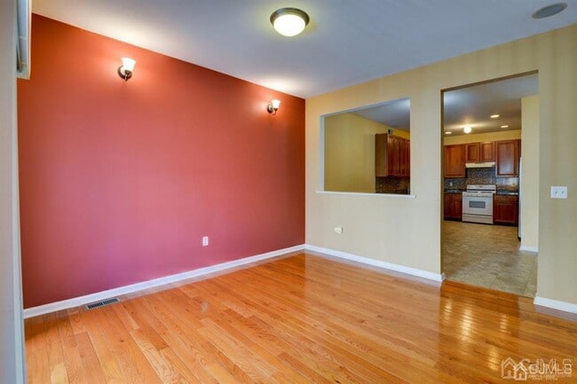 Building Photo - 334 Moonlight Dr