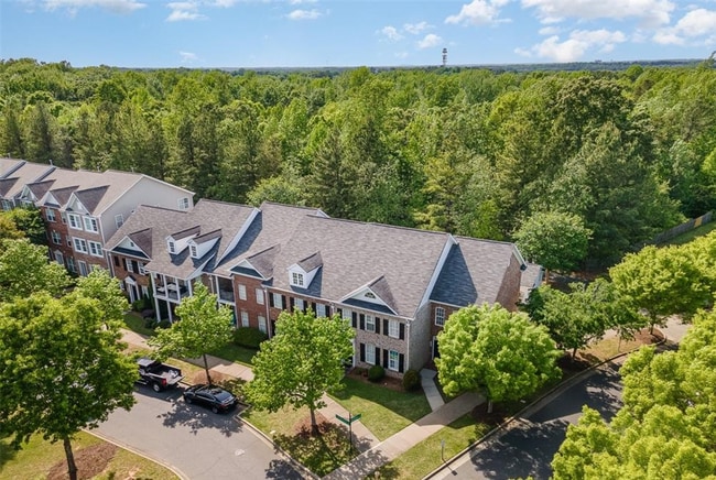 Building Photo - Beautiful townhome in Ballantyne
