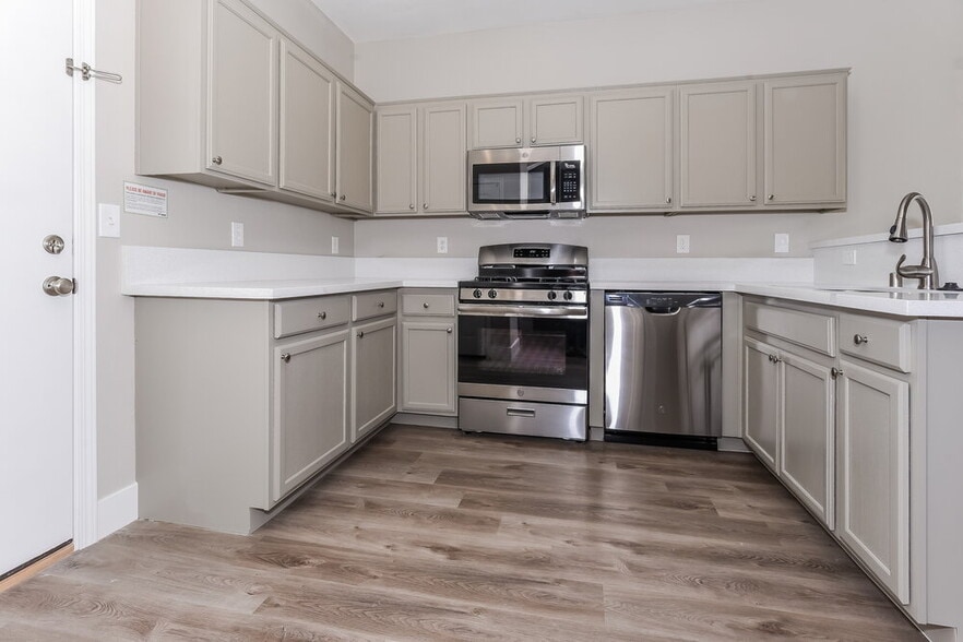 Building Photo - 892 Shining Rose Pl