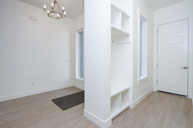 Building Photo - 12090 W Endsley St