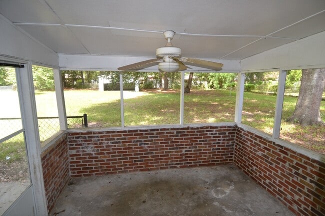 Building Photo - Home For Rent