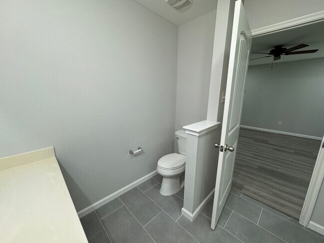 Building Photo - Beautiful Spacious 4 Bedroom Home