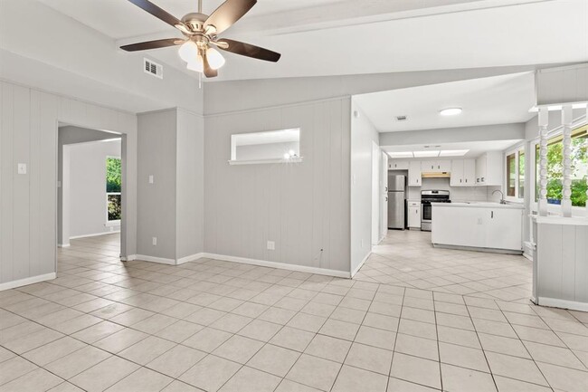 Building Photo - 10425 Quail Ridge Dr
