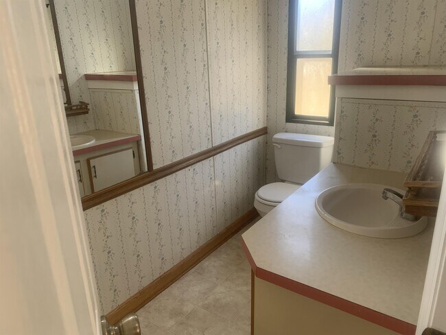 Building Photo - 1032 Aaron Ln