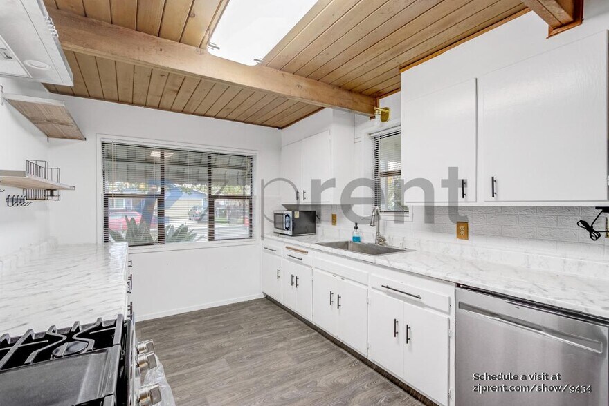 Building Photo - 160 Arcade Blvd