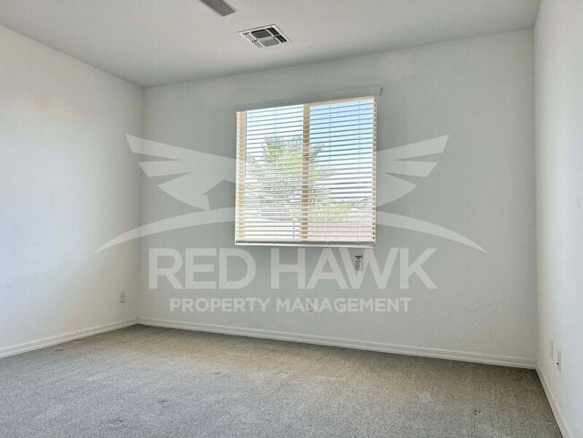 Building Photo - 35991 W San Clemente Ave