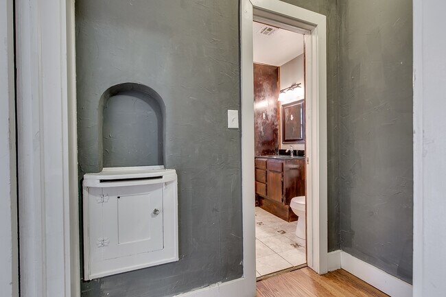 Building Photo - 2652 NW 16th St