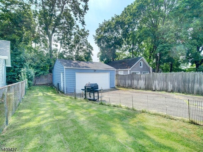 Building Photo - 415 Orange Rd