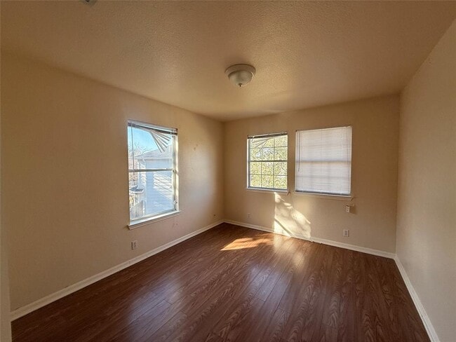 Building Photo - 1713 Primrose Ln