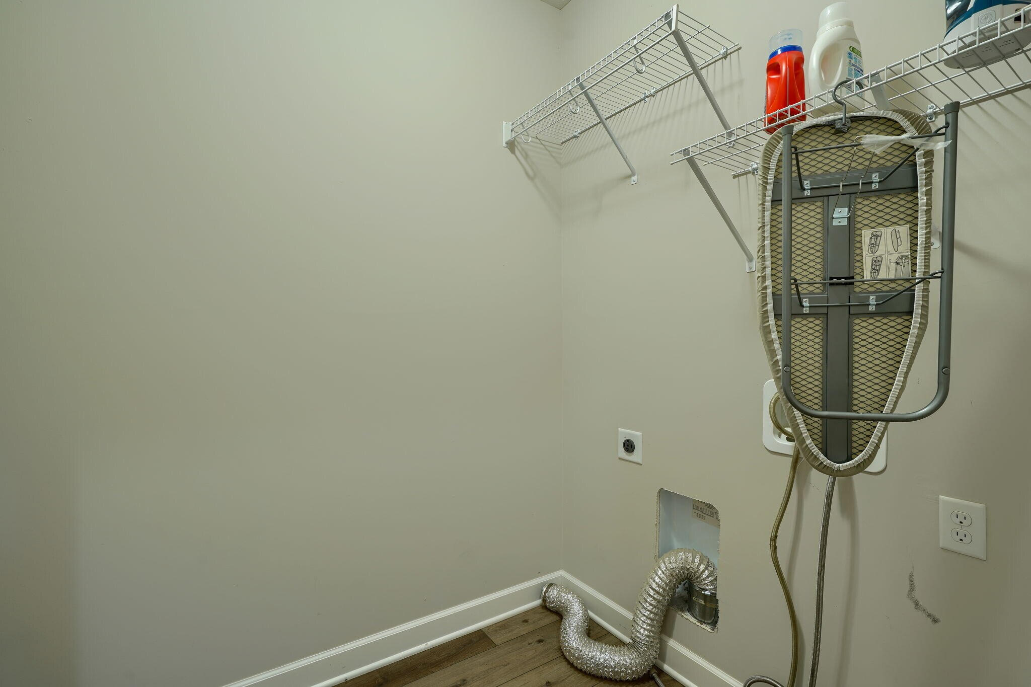 Building Photo - 275 Hyatts Rd