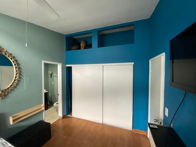 Building Photo - 3030 Valle Vista Dr