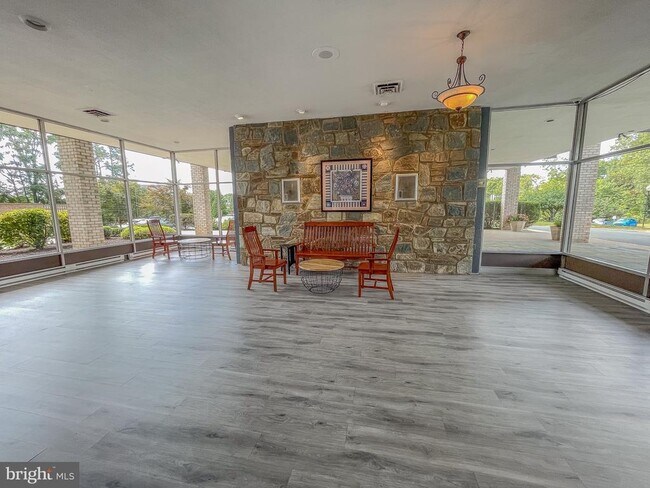 Building Photo - 3245 Rio Dr