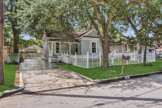 Primary Photo - 606 Granberry St