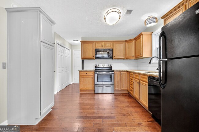 Building Photo - 104 Timber Walk