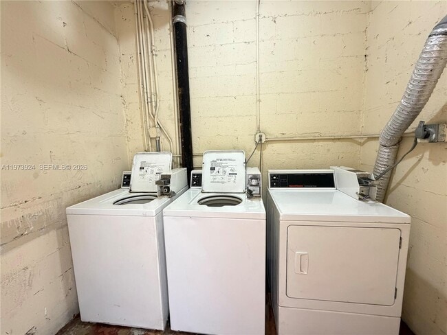 Building Photo - 2008 Jackson St