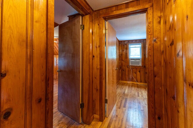 Building Photo - Mill St