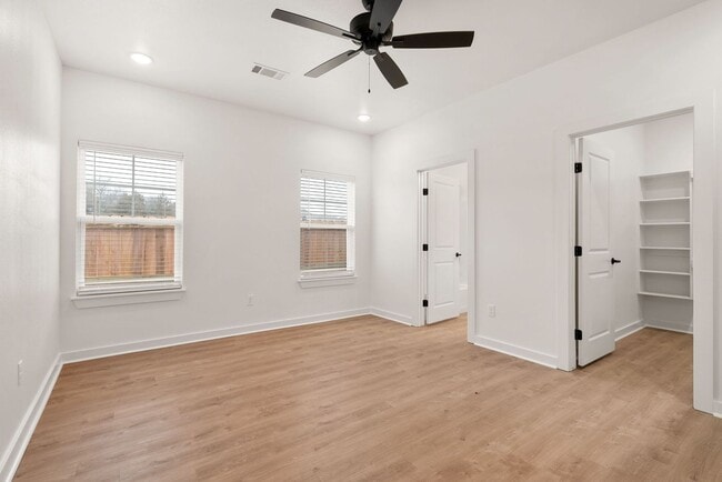 Building Photo - 8700 Cantera Dr