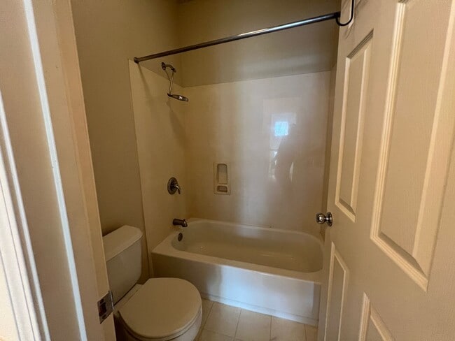 Building Photo - Large Two Story Crossroads Home!