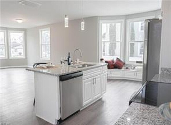 Building Photo - 1350 W 38th St