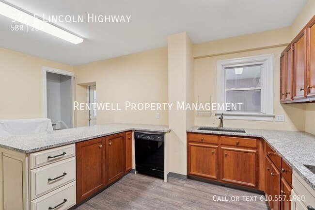 Building Photo - 572 Lincoln Hwy E