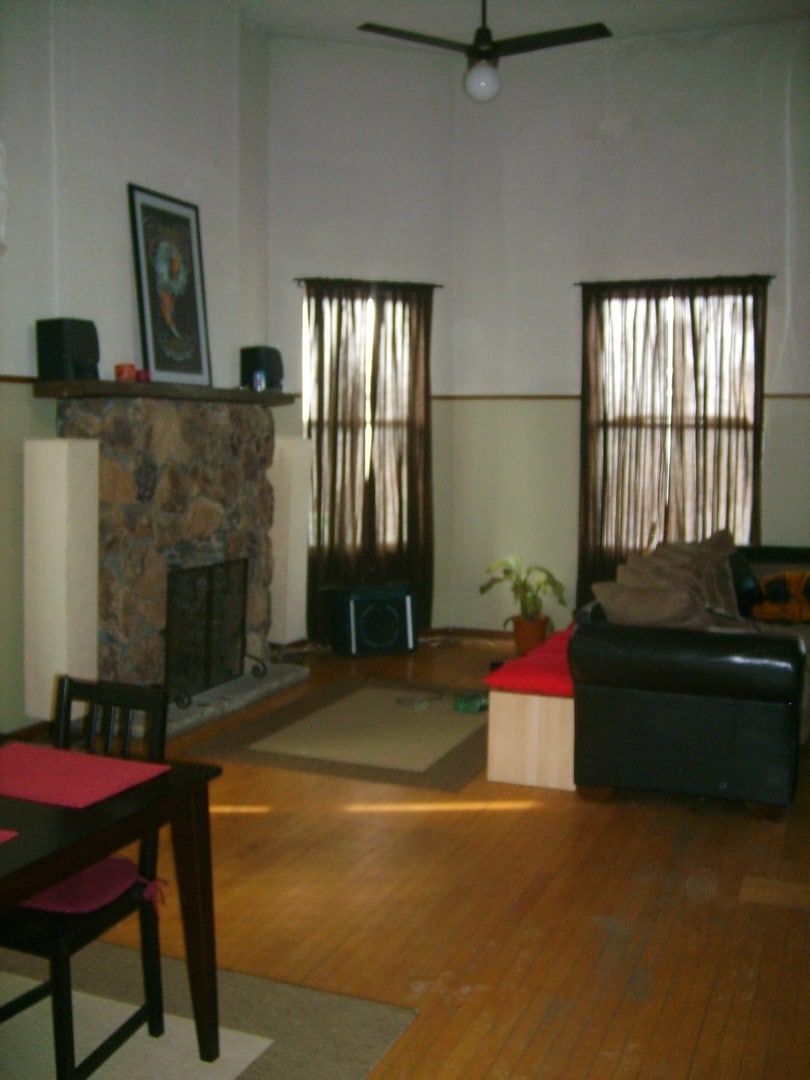 Building Photo - 2350 W Augusta Blvd