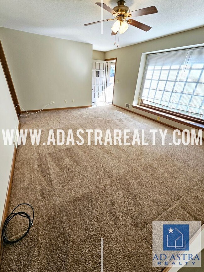 Building Photo - Spacious Duplex in Independence-Available ...