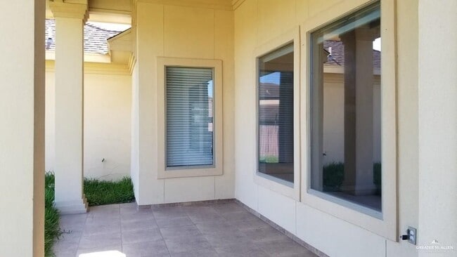 Building Photo - 13 Carianna Ave